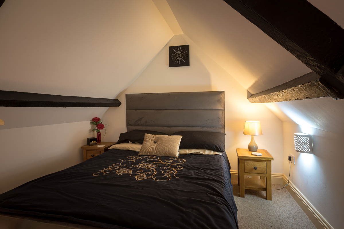 Cosy Barn Holiday Cottages Tony Ormerod. Phone 07917833618 / 01823 337937  cosybarnholidays@gmail.com     3 bed Apple Tree Barn Sweethay Trull TA3 7PB AND 1 Bed Pikes Barn Sherford Road Taunton. TA1 3QY